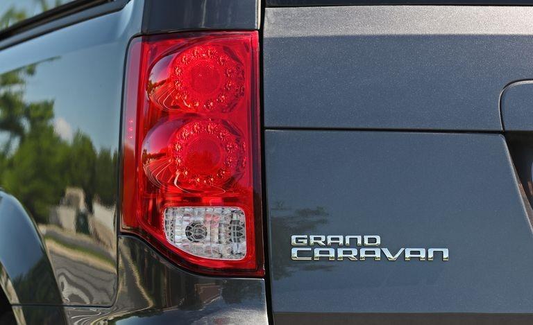 2017 Silver /Black Dodge Grand Caravan GT (2C4RDGEG0HR) with an 3.6L V6 DOHC 24V engine, 6A transmission, located at 3160 South Valley View Blvd, Las Vegas, NV, 89146, (888) 750-6845, 36.132458, -115.190247 - The 2017 Dodge Grand Caravan is all about transporting a bunch of people at an affordable price. This seven-passenger minivan undercuts its least expensive competitor by thousands of dollars when new. Even when loaded to the hilt with options, the price tag doesn't come close to its high-rent rivals- Photo#9