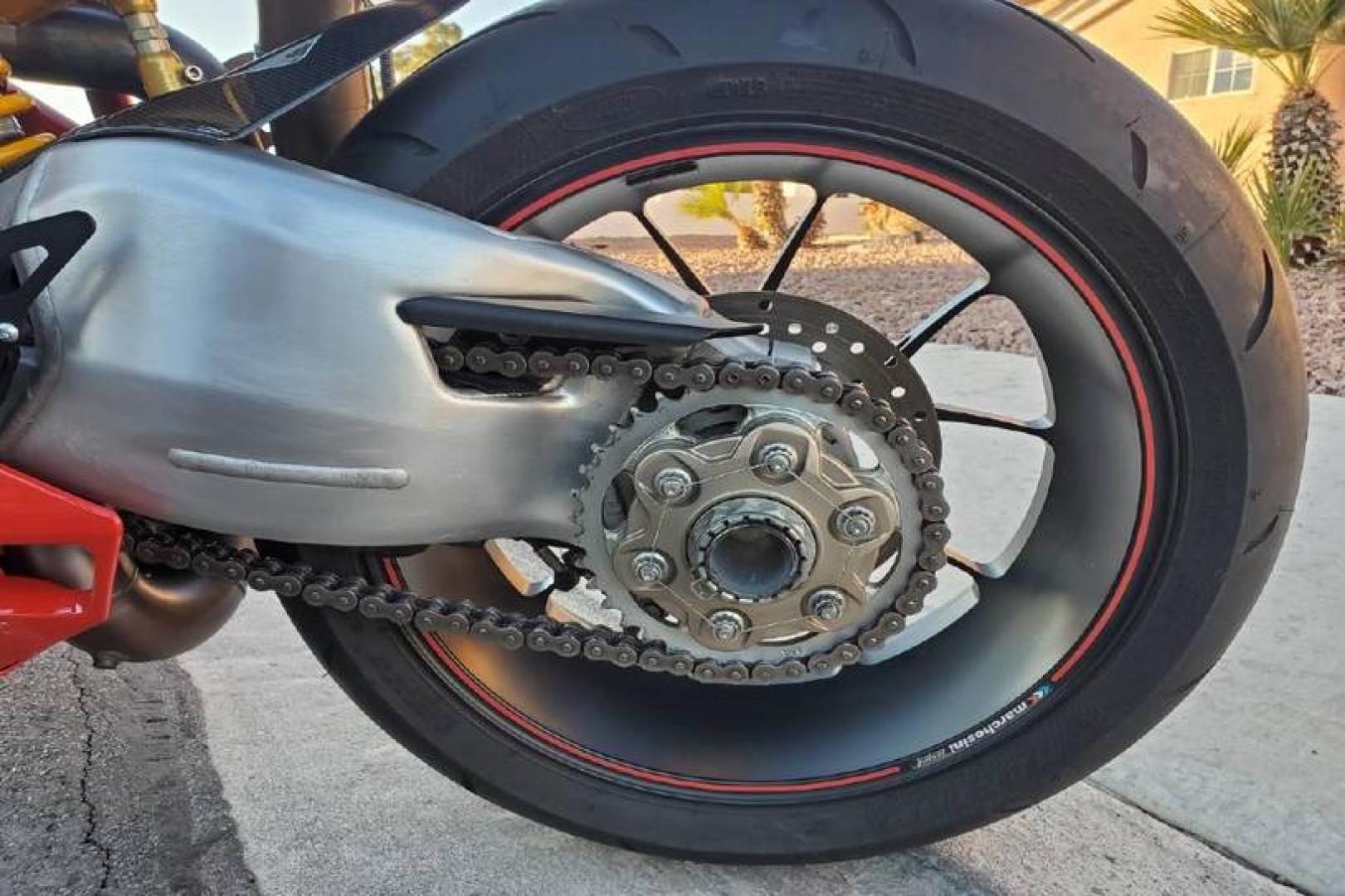 2008 Ducati 1099 S S (ZDM1XBEW18B) with an 1,098 cc L twin engine, Six-Speed Dry Clutch transmission, located at 3160 South Valley View Blvd, Las Vegas, NV, 89146, (888) 750-6845, 36.132458, -115.190247 - The Ducati 1098S boasts some gorgeous bodywork and slick design cues, but its real masterpiece lies beneath those pretty plastic panels. Underneath is a tubular steel trellis frame optimized for stiffness, and an L-twin engine produces 160 horsepower and 90.4 lb-ft of torque, routing exhaust fumes t - Photo#7