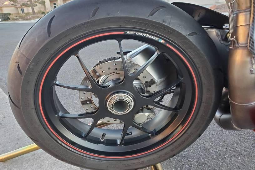 2008 Ducati 1099 S S (ZDM1XBEW18B) with an 1,098 cc L twin engine, Six-Speed Dry Clutch transmission, located at 3160 South Valley View Blvd, Las Vegas, NV, 89146, (888) 750-6845, 36.132458, -115.190247 - The Ducati 1098S boasts some gorgeous bodywork and slick design cues, but its real masterpiece lies beneath those pretty plastic panels. Underneath is a tubular steel trellis frame optimized for stiffness, and an L-twin engine produces 160 horsepower and 90.4 lb-ft of torque, routing exhaust fumes t- Photo#9