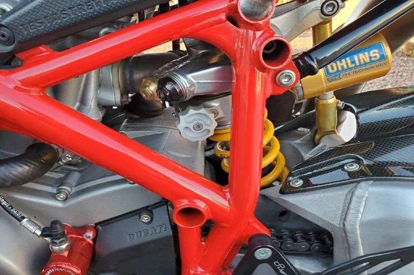 2008 Ducati 1099 S S (ZDM1XBEW18B) with an 1,098 cc L twin engine, Six-Speed Dry Clutch transmission, located at 3160 South Valley View Blvd, Las Vegas, NV, 89146, (888) 750-6845, 36.132458, -115.190247 - The Ducati 1098S boasts some gorgeous bodywork and slick design cues, but its real masterpiece lies beneath those pretty plastic panels. Underneath is a tubular steel trellis frame optimized for stiffness, and an L-twin engine produces 160 horsepower and 90.4 lb-ft of torque, routing exhaust fumes t- Photo#10