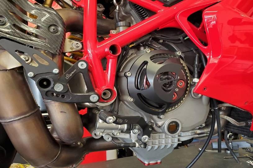 2008 Ducati 1099 S S (ZDM1XBEW18B) with an 1,098 cc L twin engine, Six-Speed Dry Clutch transmission, located at 3160 South Valley View Blvd, Las Vegas, NV, 89146, (888) 750-6845, 36.132458, -115.190247 - The Ducati 1098S boasts some gorgeous bodywork and slick design cues, but its real masterpiece lies beneath those pretty plastic panels. Underneath is a tubular steel trellis frame optimized for stiffness, and an L-twin engine produces 160 horsepower and 90.4 lb-ft of torque, routing exhaust fumes t- Photo#12