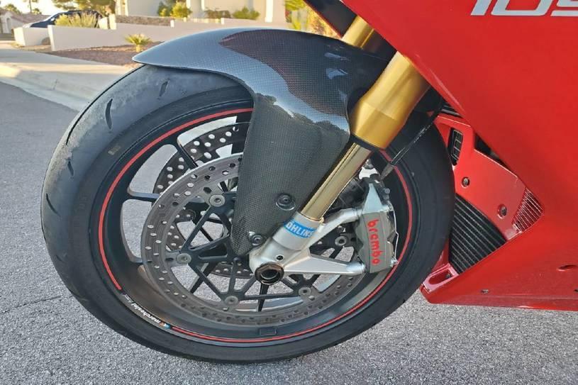 2008 Ducati 1099 S S (ZDM1XBEW18B) with an 1,098 cc L twin engine, Six-Speed Dry Clutch transmission, located at 3160 South Valley View Blvd, Las Vegas, NV, 89146, (888) 750-6845, 36.132458, -115.190247 - The Ducati 1098S boasts some gorgeous bodywork and slick design cues, but its real masterpiece lies beneath those pretty plastic panels. Underneath is a tubular steel trellis frame optimized for stiffness, and an L-twin engine produces 160 horsepower and 90.4 lb-ft of torque, routing exhaust fumes t- Photo#14