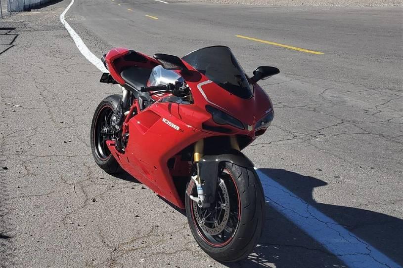 2008 Ducati 1099 S S (ZDM1XBEW18B) with an 1,098 cc L twin engine, Six-Speed Dry Clutch transmission, located at 3160 South Valley View Blvd, Las Vegas, NV, 89146, (888) 750-6845, 36.132458, -115.190247 - The Ducati 1098S boasts some gorgeous bodywork and slick design cues, but its real masterpiece lies beneath those pretty plastic panels. Underneath is a tubular steel trellis frame optimized for stiffness, and an L-twin engine produces 160 horsepower and 90.4 lb-ft of torque, routing exhaust fumes t- Photo#5
